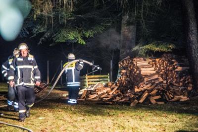 Baltmannsweiler-Hohengehren: Brandstiftungsserie auf dem Schurwald? - Wieder brennt Holzstapel