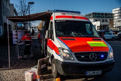 Neuhausen: Ueber 30 Verletzte nach Stoffaustritt in einer Firma - Grosseinsatz der Rettungskraefte