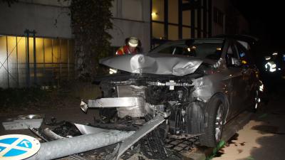 Leonberg:Senior kracht gegen Laterne