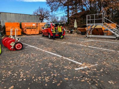 Stteinenbronn: Brand vom Muell auf dem dortigen Wertstoffhoff