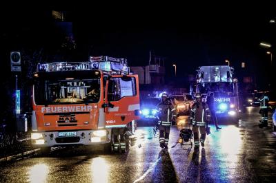 Esslingen: Trocknerbrand in Wohnhaus - Feuerwehr rettet Bewohner - 2 Verletzte