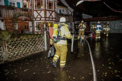 Esslingen: Trocknerbrand in Wohnhaus - Feuerwehr rettet Bewohner - 2 Verletzte