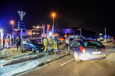Esslingen-Sirnau: Abbiegefehler sorgt fuer Unfall mit mehreren Verletzten