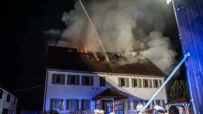Herrenberg-Gueltstein:  Brand in Wohn- und Geschaeftshaus