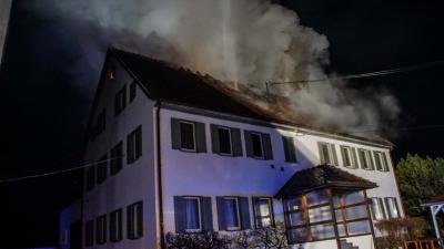 Herrenberg-Gueltstein:  Brand in Wohn- und Geschaeftshaus