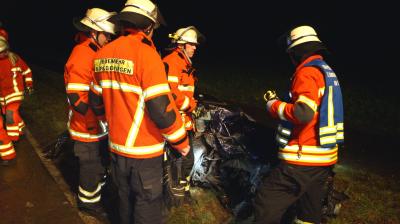 Markgroeningen: Sturmtief Marielou erfasst Kleinwagen - Honda wird gegen Baum geschleudert - 21jaehriger Fahrer schwer verletzt!