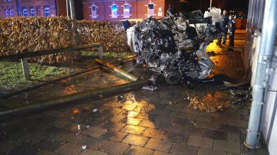 Stuttgart-Feuerbach: Alkohol am Steuer! - 26-Jaehriger fliegt mit seinem Seat Cupra meterweit durch die Luft