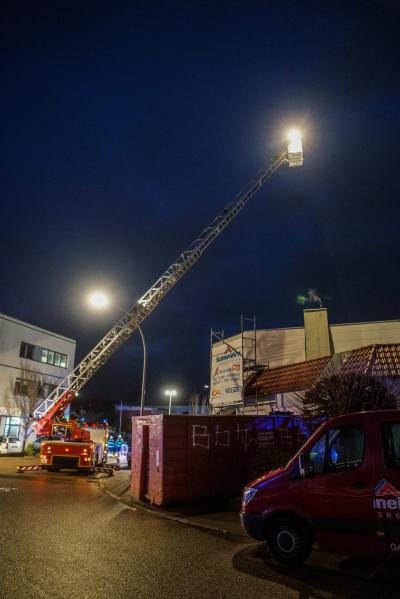 Weinstadt-Beutelsbach: Vermeintlicher Dachstuhlbrand in Firma 