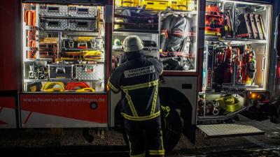 Sindelfingen: Essen auf Herd sorgt fuer Einsatz der Feuerwehr in Sindelfingen