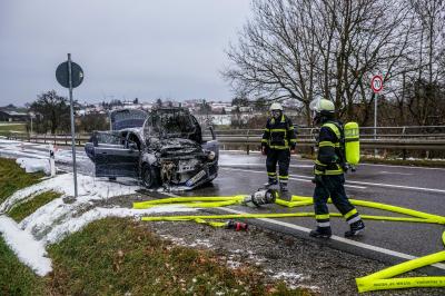 Baltmannsweiler: Fahrzeug brannte auf der Landstrasse
