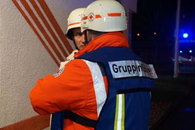 Pforzheim: Freiwillige Feuerwehr Pforzheim uebt mit DRK Eutingen und Niefern-Oeschellbronn