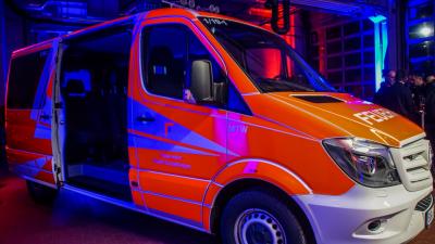 Sindelfingen: Feierliche Uebergabe zweier neuen Fahrzeuge fuer die Feuerwehr Sindelfingen