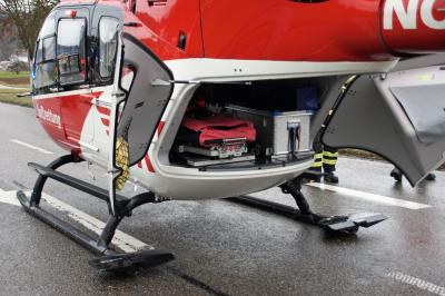 Neckartenzlingen: Pkw und Lkw stossen frontal zusammen, Pkw Fahrer schwer verletzt