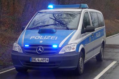 Birkenfeld: Witterungsbedingter Verkehrsunfall mit Pkw im Gebuesch