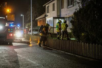 Althuette: Feuerwehr muss 2 Personen aus verrauchtem Gebaeude retten - vermutlich schwelender Fernseher ursaechlich