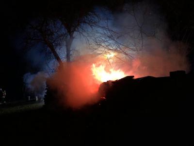 Aichwald-Aichelberg: Brandstifter wieder unterwegs! Brennender Holzstapel