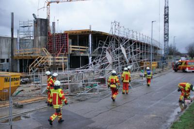 Denkendorf: Sturm reisst Baugeruest um