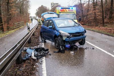 Steinenbronn:Motorrad kommt auf Gegenfahrbahn und kollidiert mit einem PKW 