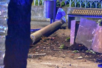 Schwaebisch Gmuend: Mercedes kracht am Heiligabend gegen Strassenlaterne - Feuerwehr im Einsatz