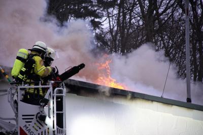 Frickenhausen-Tischardt: Brand zerstoert das Schuetzenhaus in Tischardt