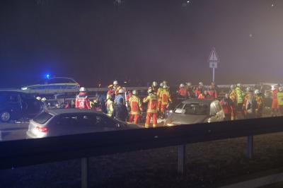 Filderstadt: Toedlicher Unfall im Nebel mit 21 Verletzen und 2 Toten auf der B27