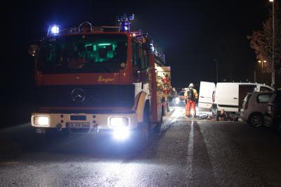 Filderstadt-Bernhausen: PKW Brand durch noch glimmende Feuerwerkskoerper im Laderaum