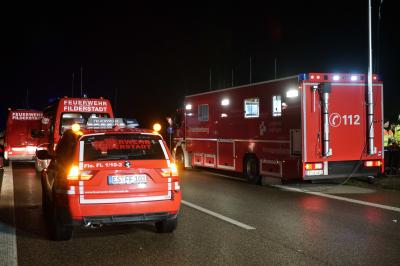 LEICHENWAGEN! Filderstadt: Toedlicher Unfall im Nebel mit 21 Verletzen und 2 Toten auf der B27