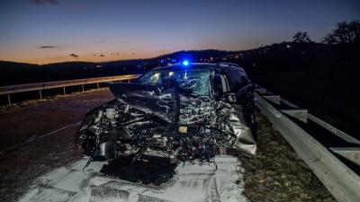 Simmozheim: Transporterfahrer verstirbt nach schwerem Unfall 