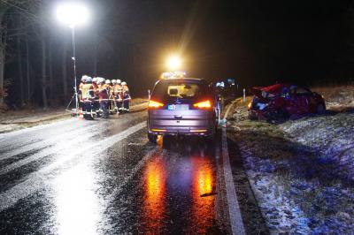 Wildberg: ein toedl. Verkehrsunfall auf der B264 fordert vier Verletzte Personen