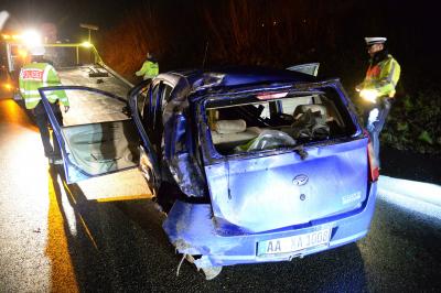 Lorch: Pkw von Fahrbahn abgekommen und ueberschlagen