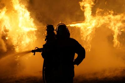 Plochingen: Wieder Brandstifter unterwegs? Mehrere Holzstapel brannten lichterloh