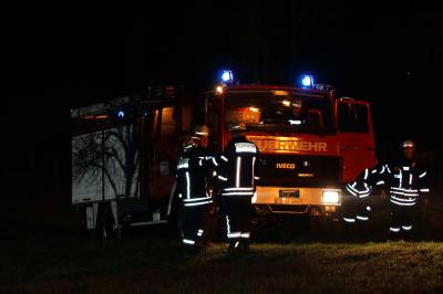 Plochingen: Wieder Brandstifter unterwegs? Mehrere Holzstapel brannten lichterloh