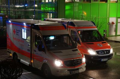 Weinstadt-Endersbach: Twingo kommt von der Fahrbahn ab und landet am Zaun - 3 Verletze 