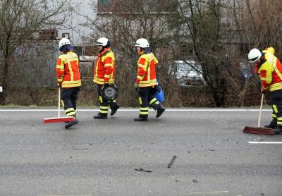 Riederich: Unfall mit vier Pkw fordert zwei Verletzte