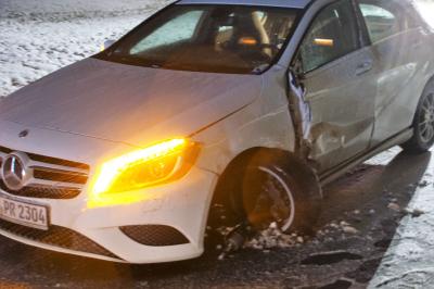 Wolfschlugen: Pkw landet nach Zusammenstoss im Graben