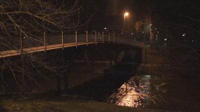 Tauberbischofsheim: 13-jaehriges Maedchen in Tauber gefallen - Rettungskraefte suchen auf Hochtouren