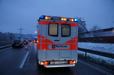 B10/ Plochingen: Unfall mit mehreren Fahrzeugen sorgt fuer Staus und einen Verletzten