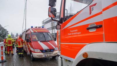 Sindelfingen-Maichingen: Holzpallette entzuendet sich in Produktionshalle