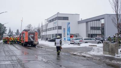 Sindelfingen-Maichingen: Holzpallette entzuendet sich in Produktionshalle