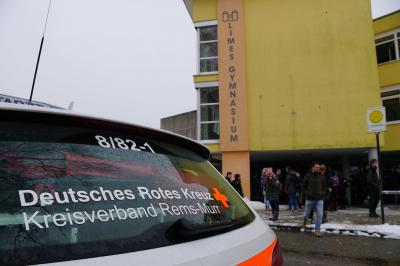 Welzheim: Pfefferspray in Schule sorgt fuer 19 Verletze und einen Grosseinsatz 