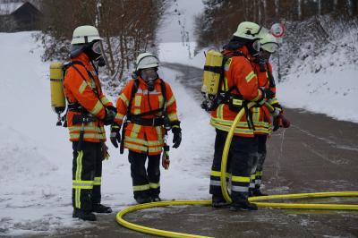Uhingen-Diegelsberg: Pkw in Brand
