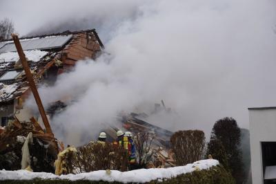 Donzdorf: Reihenhaus explodiert - Grosseinsatz der Rettungskraefte 