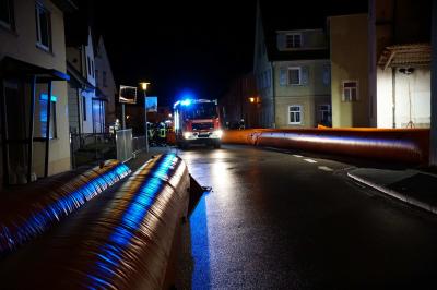 Bad Ueberkingen-Hausen: Mobiler Hochwasserschutz im Ort aufgebaut