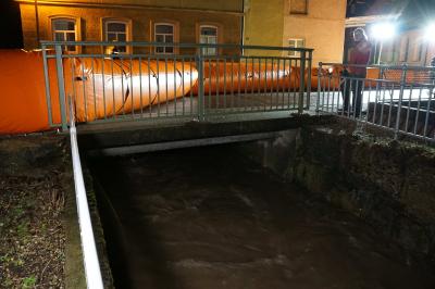 Bad Ueberkingen-Hausen: Mobiler Hochwasserschutz im Ort aufgebaut