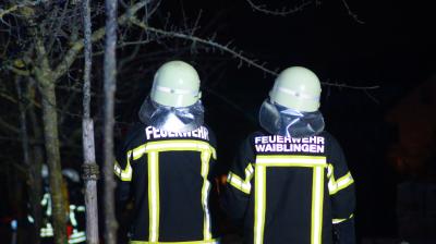 Waiblingen: FLAMMENBILDER! Dachstuhl steht in Vollbrand - Feuerwehr im Grosseinsatz