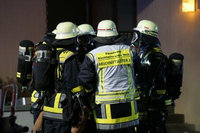 Kirchheim: Kellerbrand in Mehrfamilienhaus - Bewohner evakuiert - starke Rauchentwicklung