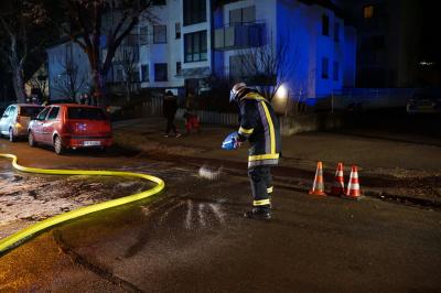 Kirchheim: Kellerbrand in Mehrfamilienhaus - Bewohner evakuiert - starke Rauchentwicklung