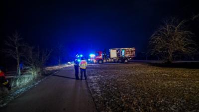 Hildrizhausen: Mehrere Holzstapel gehen in Flammen auf - die Polizei vermutet Brandstiftung 