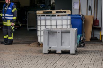 Rudersberg: Kleber ausgelaufen - Gefahrgutzug im Einsatz 