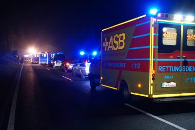 Hoefen: Frontalzusammenstoss zweier Pkw - mehrere Verletzte